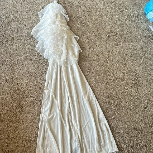 Ivory Haltered Ruffled Dress - Picture 5 of 5
